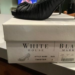 White House Black Market Size 7 Sandal
